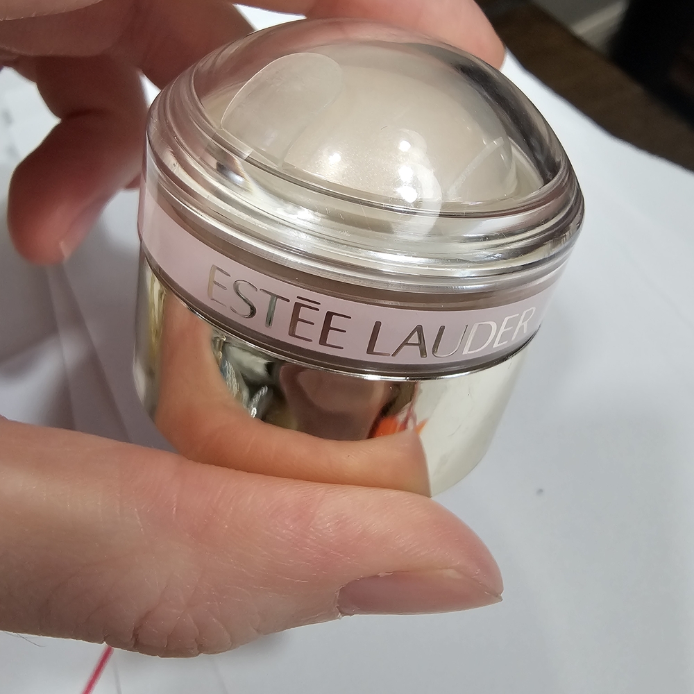 Estee Lauder pure color love cooling highlighter 001 moon pearl